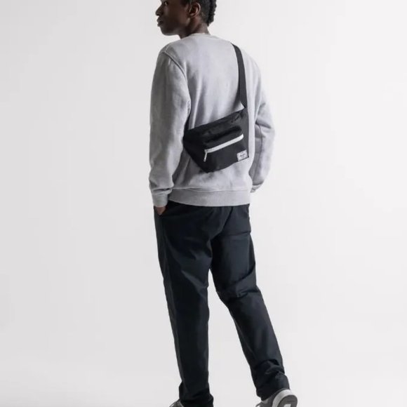 NWT Herschel Seventeen Hip Pack - Picture 5 of 6